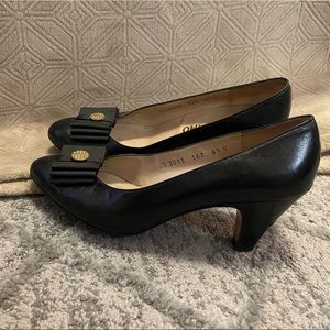Vintage Salvatore Ferragamo Black Bow Pump Heels